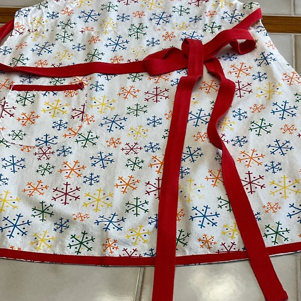 Snowflake Apron – Adjustable Red Ties Unisex